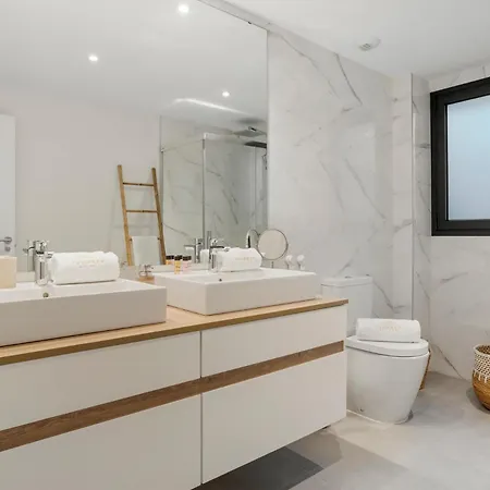 Luxury 3br With Private Terrace * Εστεπόνα
